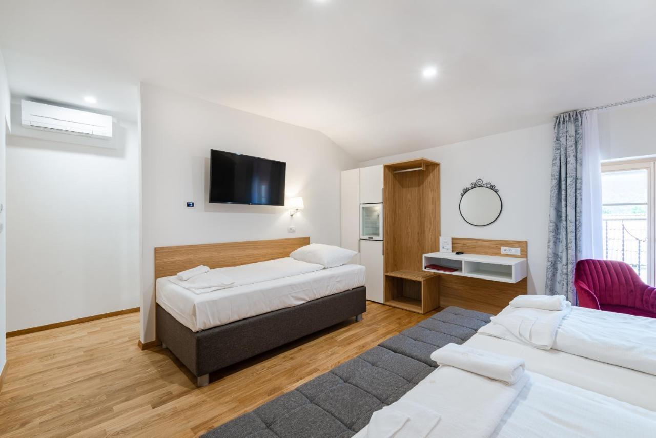 Hotel Dvorec تولمين المظهر الخارجي الصورة