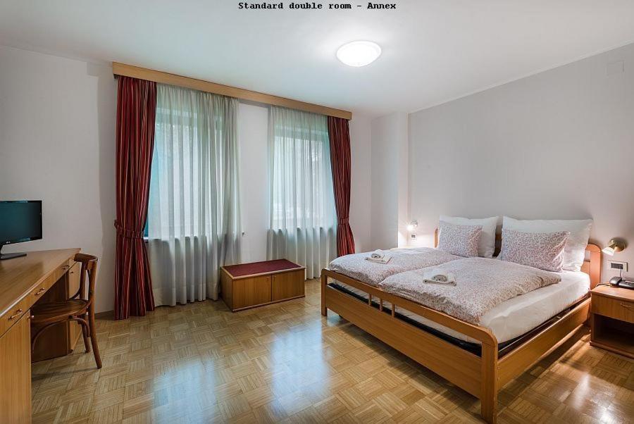 Hotel Dvorec تولمين المظهر الخارجي الصورة