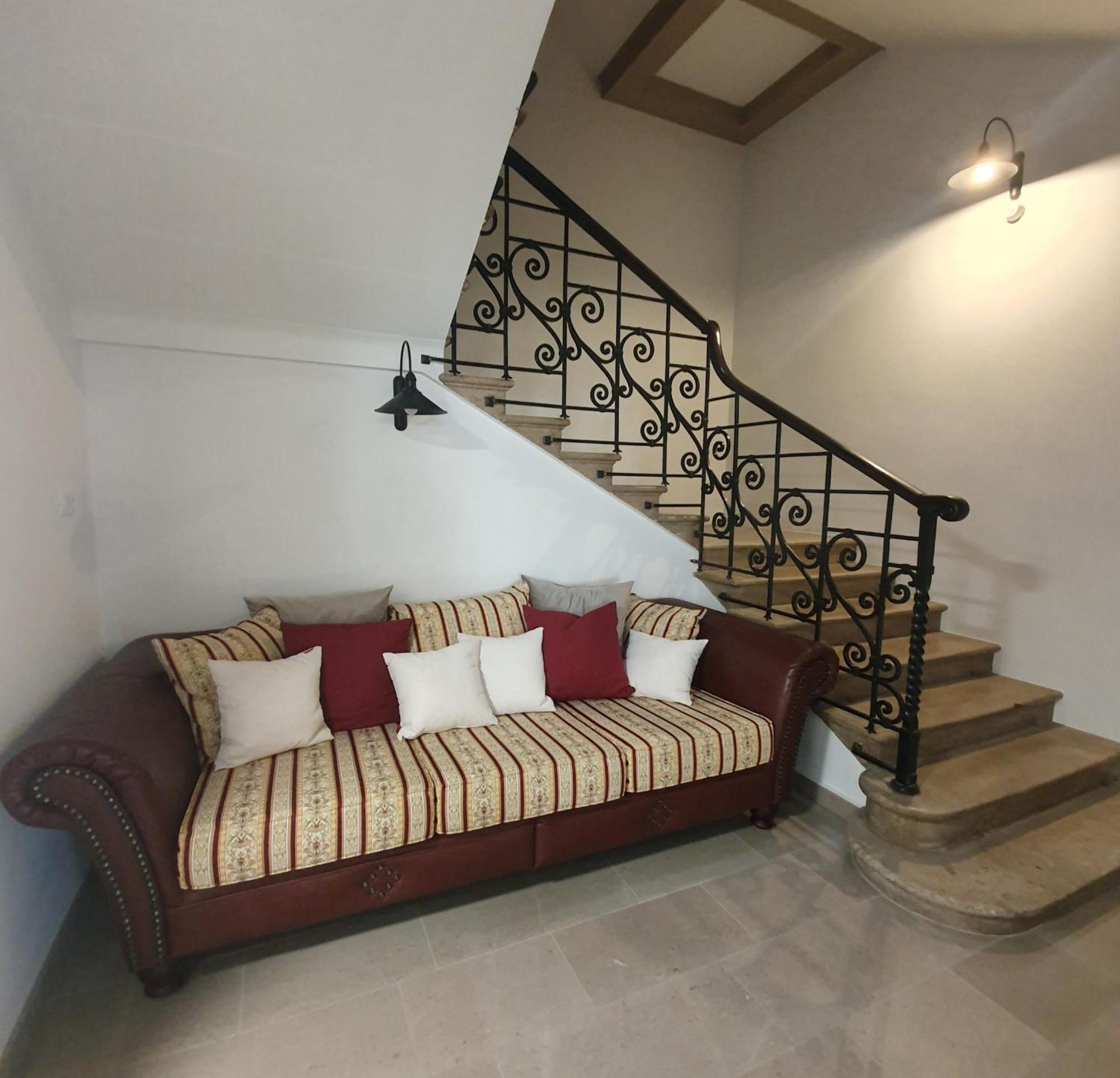 Hotel Dvorec تولمين المظهر الخارجي الصورة