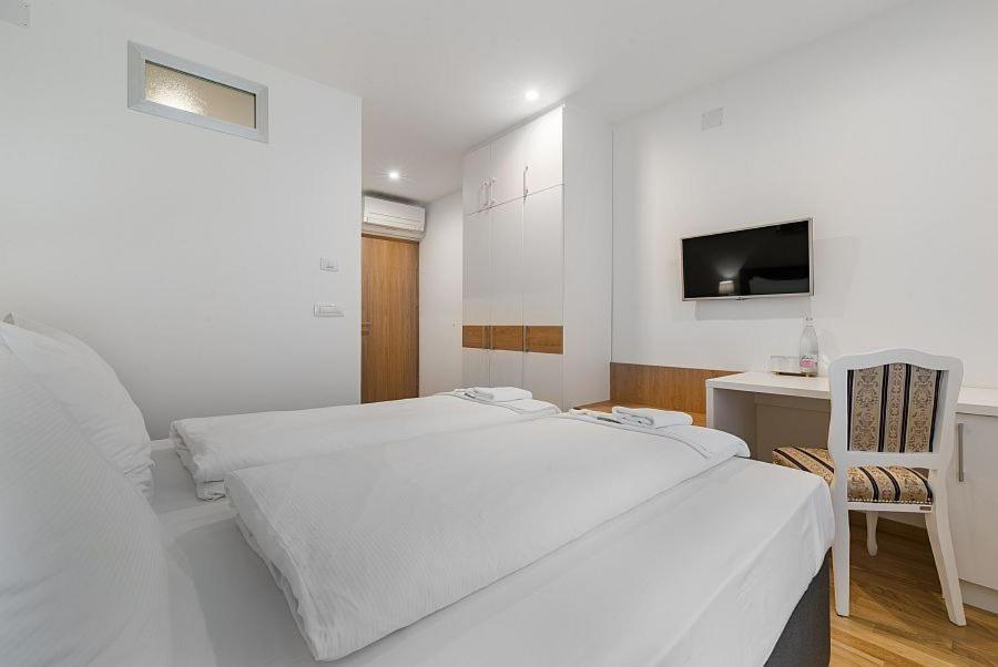 Hotel Dvorec تولمين المظهر الخارجي الصورة