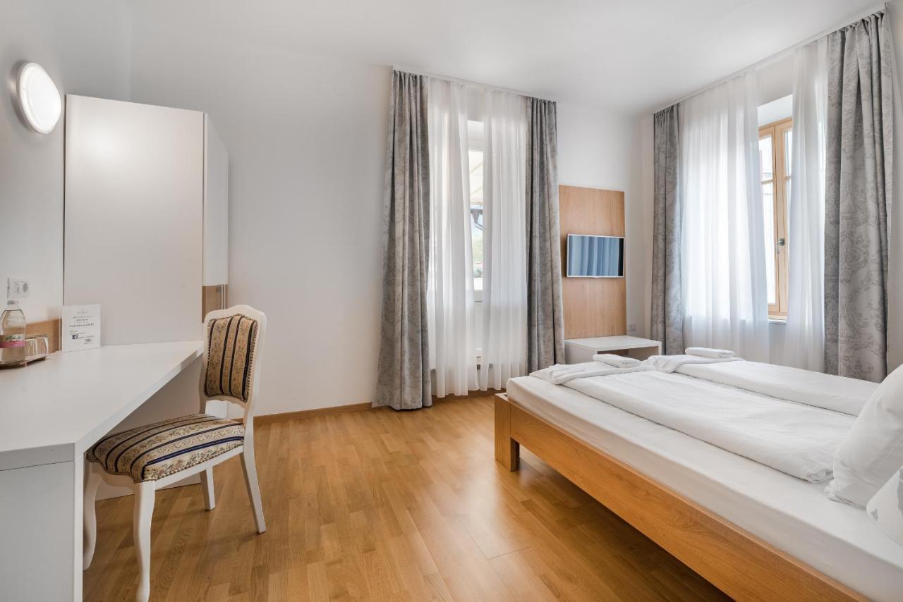Hotel Dvorec تولمين المظهر الخارجي الصورة